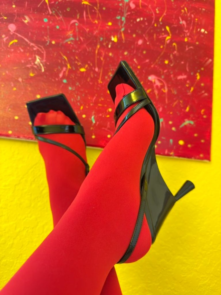 Gia Borghini X Rosie Huntington-Whiteley) Black Patent Leather Strappy Sandals